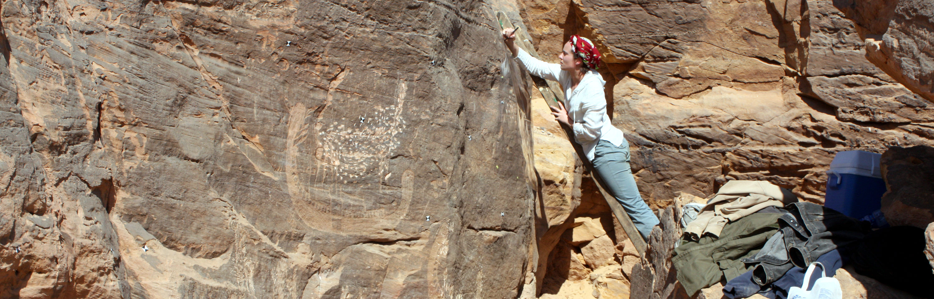 Documenting Dynasty Zero rock art at Nag el-Hamdulab (© AKAP Archive)